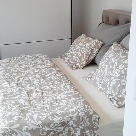 Dis Apartment *