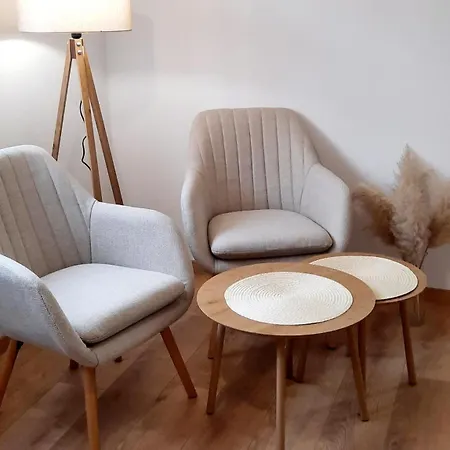 Dis Apartment *